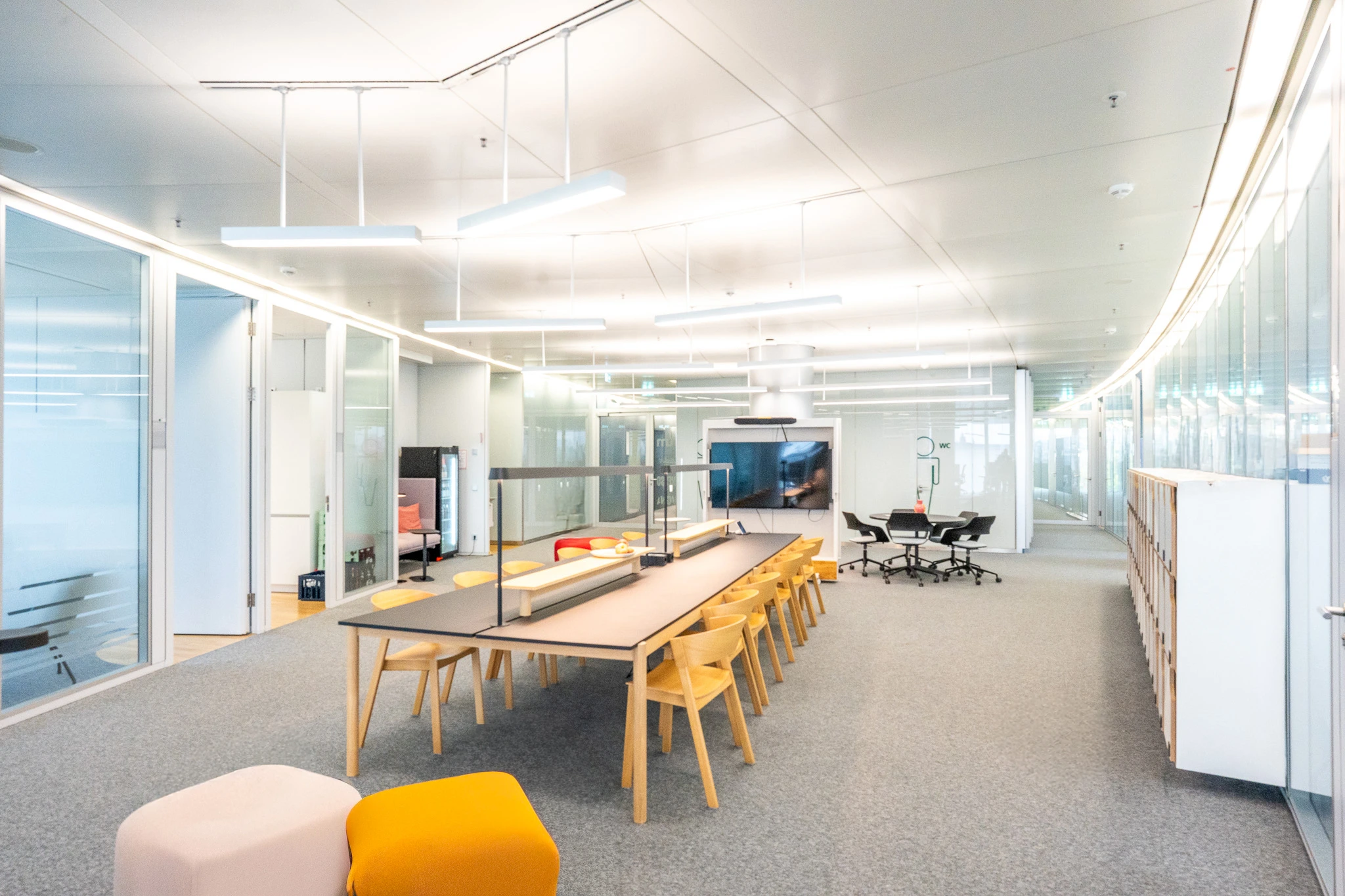 Professional workspace for the growing IPG Mediabrands Düsseldorf team